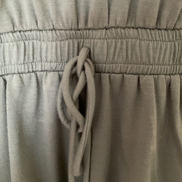 Umgee Sage Green Romper Pockets size Medium - Picture 3 of 7